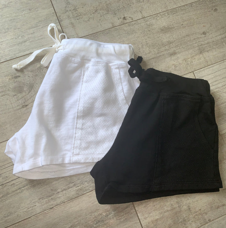 Mesh Contrast Pocket Short